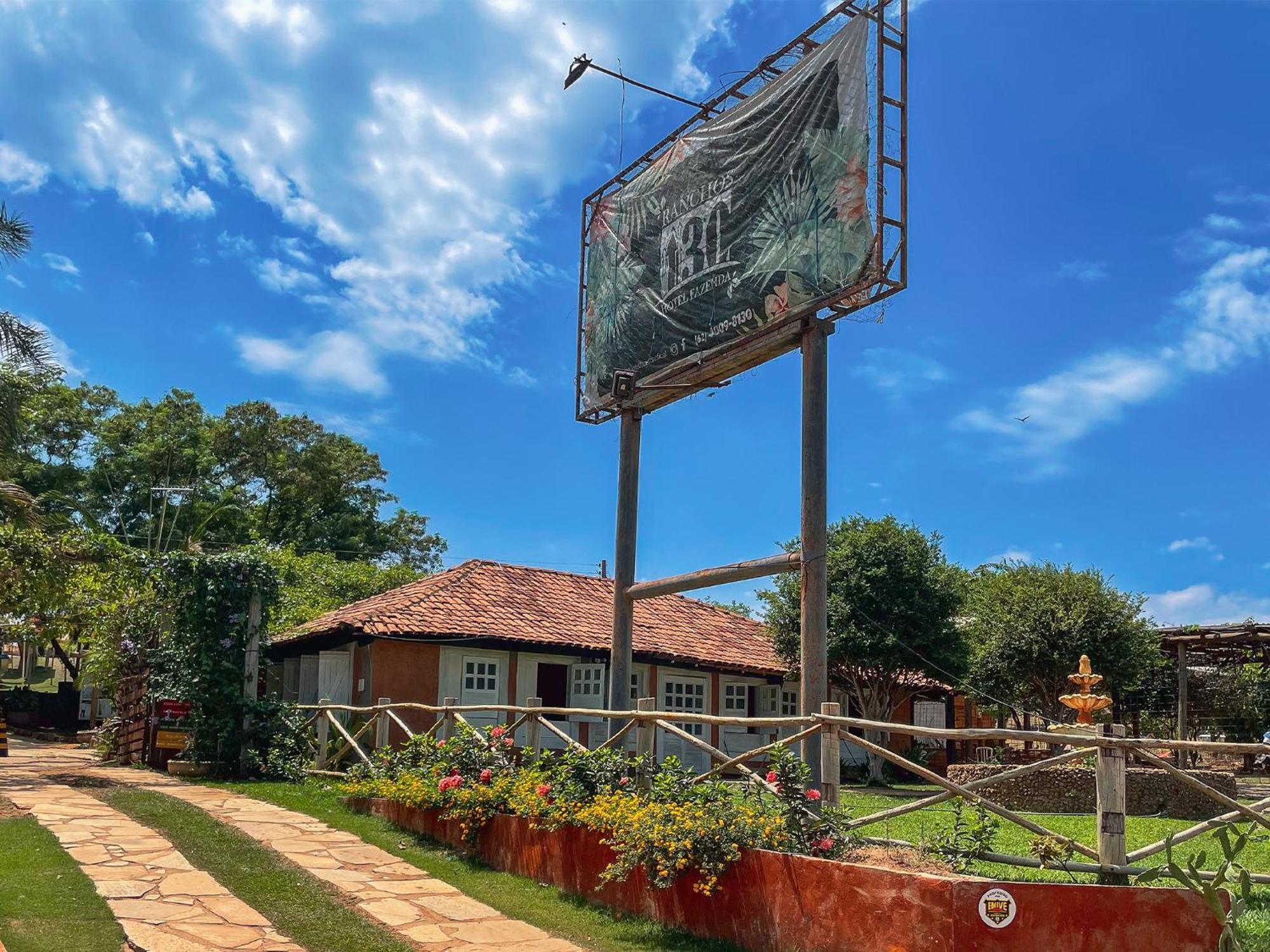 Ranchos 30 Hotel Fazenda Hidrolandia  Eksteriør bilde